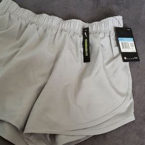 Nike woman shorts
